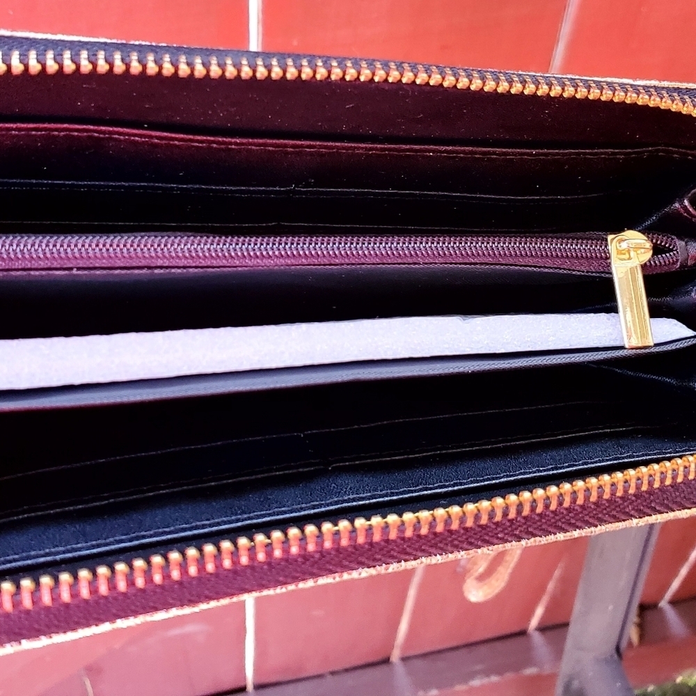 BCBGeneration Allison Wallet - Picture 6 of 8